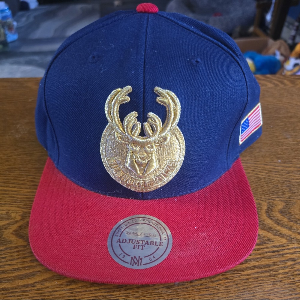 NWT Mitchell & Ness Milwaukee Bucks USA‎ 2 Tone Hi crown Fitted cap